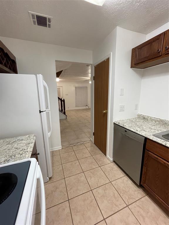 Foto del edificio - 17315 Saturn Ln