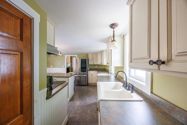 Building Photo - 59 Middle Rd