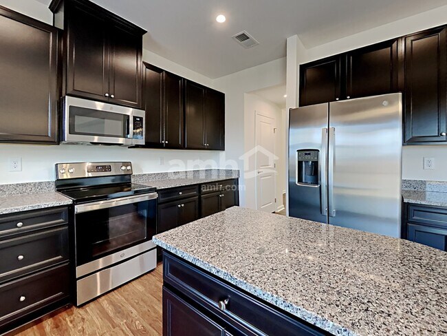 Foto del edificio - 5057 Twin River Dr