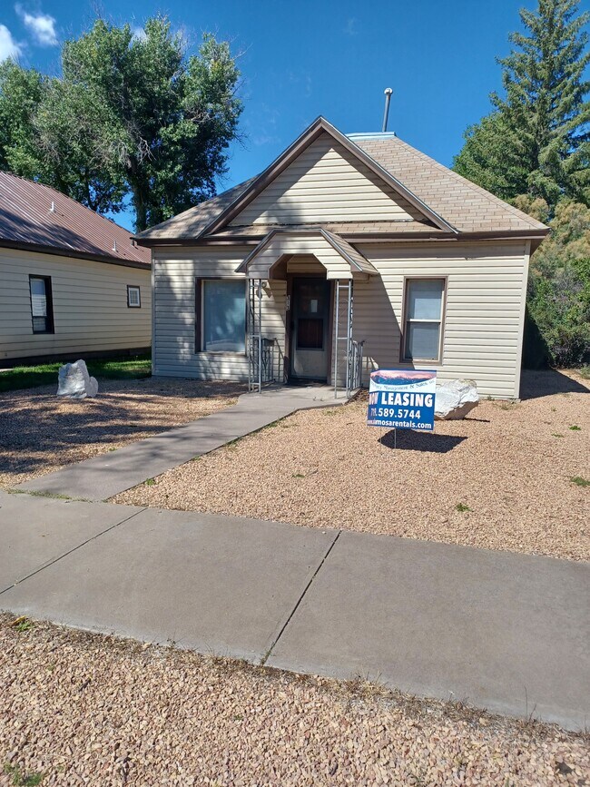 Building Photo - 313 Alamosa Ave
