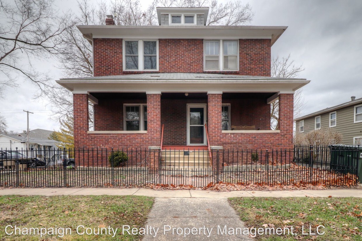 Primary Photo - 4 br, 1.5 bath House - 306 W. Elm St.