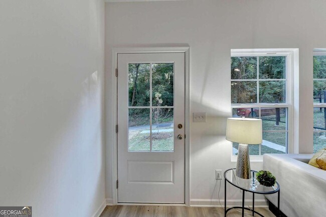 Building Photo - 3320 Altacrest Dr