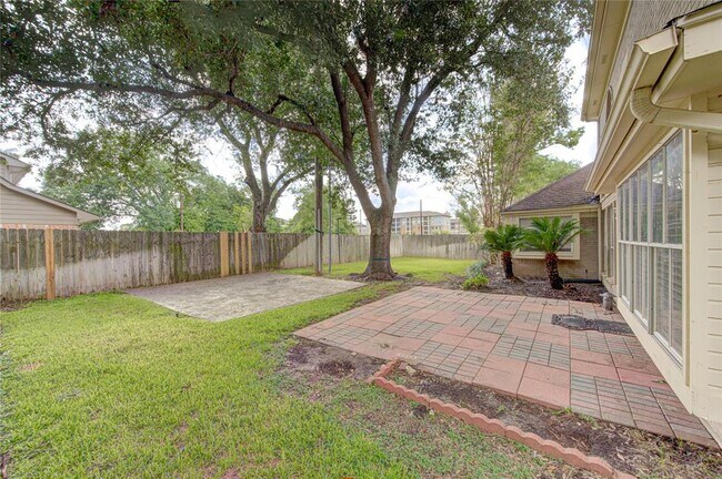 Foto del edificio - 1526 Forest Home Dr