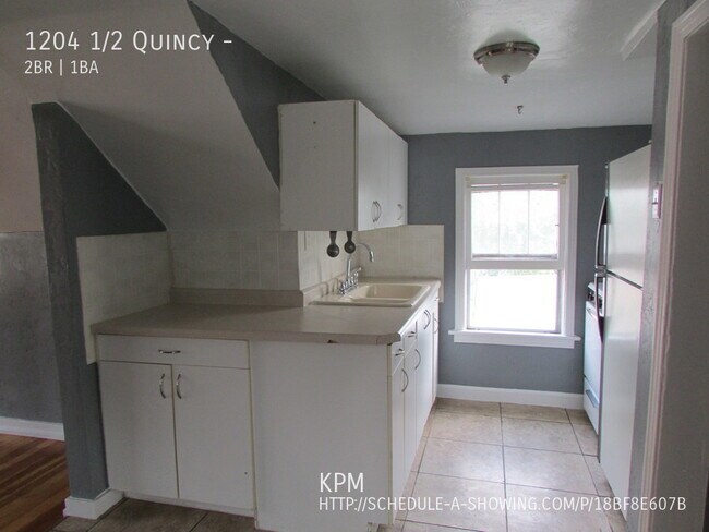 Building Photo - 1204 1/2 Quincy St