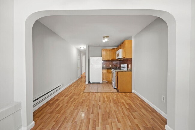 Building Photo - 1440 W Grange Ave