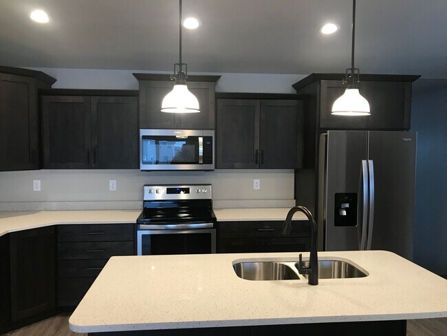 Foto del edificio - 4 Bed 3 Bath