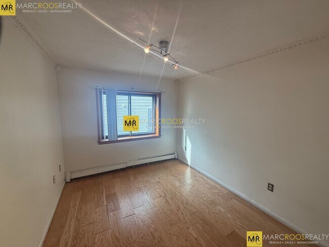 Foto del edificio - 1030 Bennington St