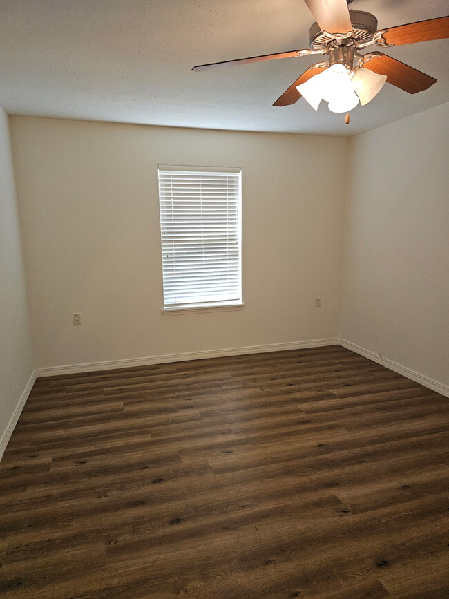 Building Photo - 126 Vixen Cir