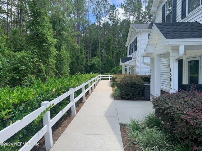 Building Photo - 575 Oakleaf Plantation Pkwy