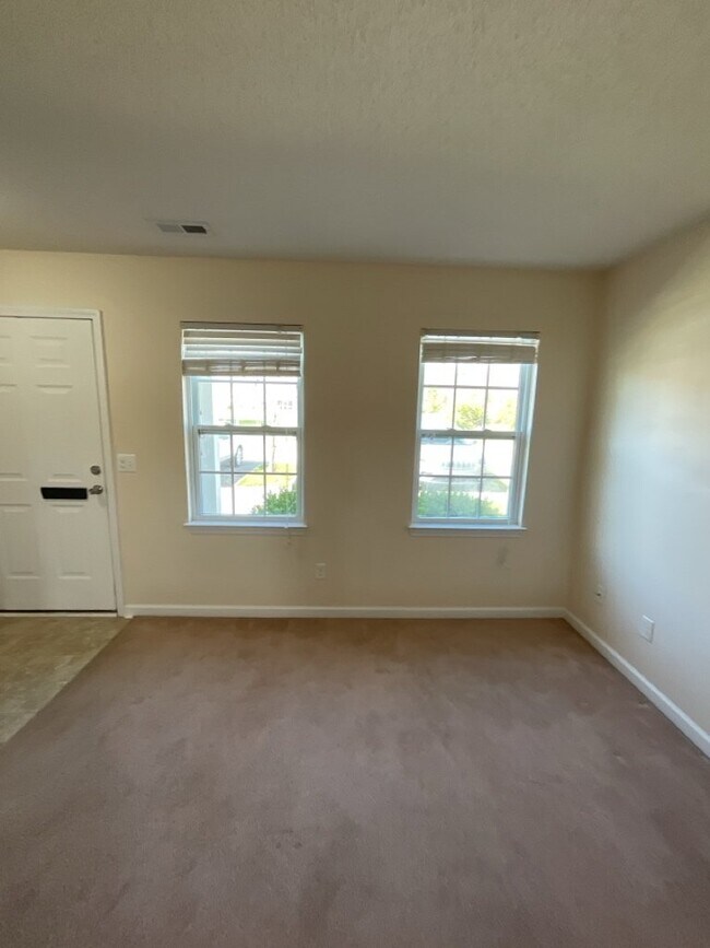 Foto del edificio - Charming 2 Bedroom Towhome - 201 Lanieve C...