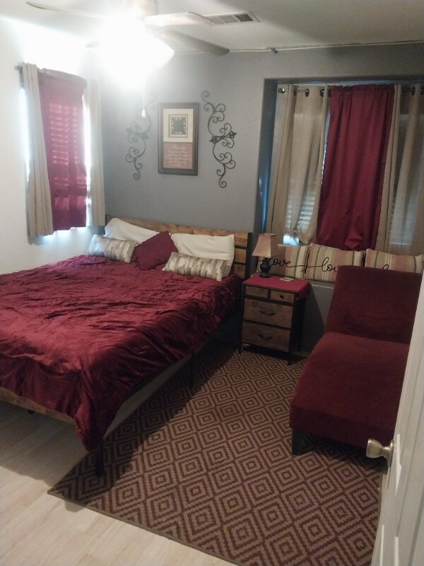 Foto del edificio - 1361 Galeria Wy