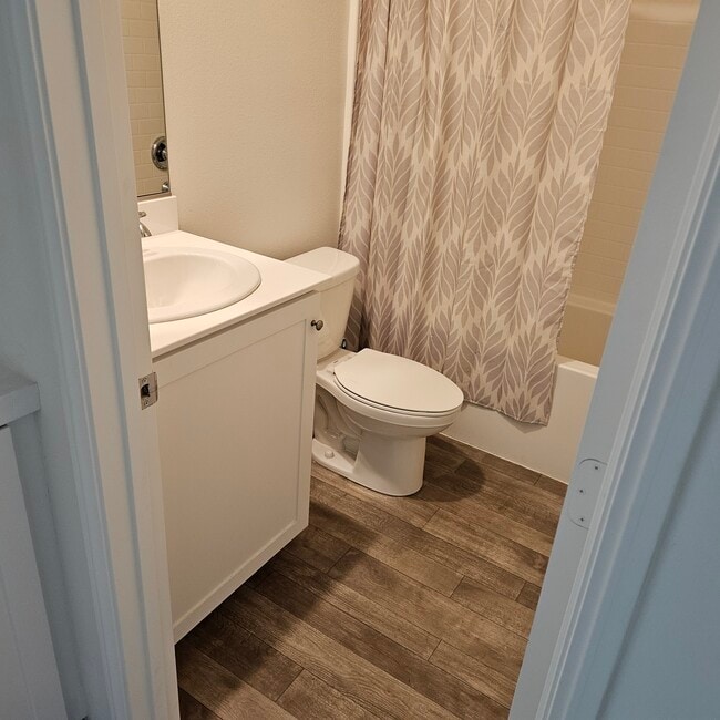 Building Photo - 26553 Rosebay Way