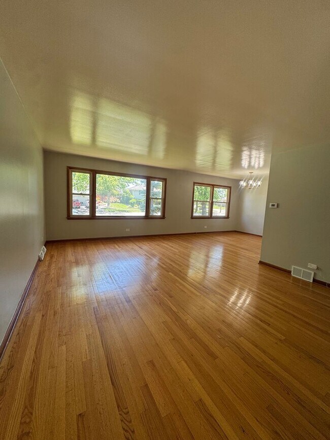 Foto del edificio - Beautiful 3-bedroom house for Rent AVAILAB...