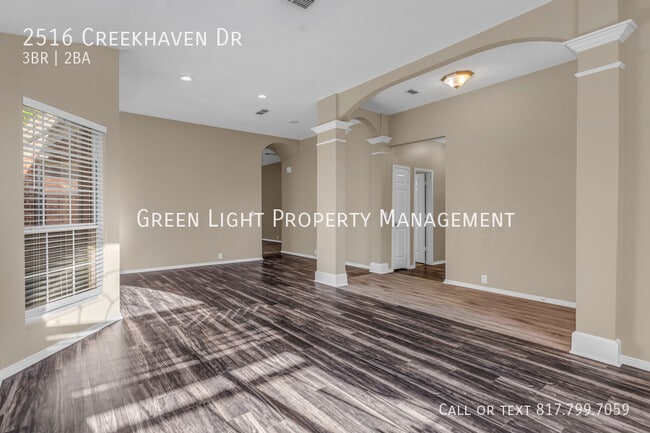 Building Photo - 2516 Creekhaven Dr