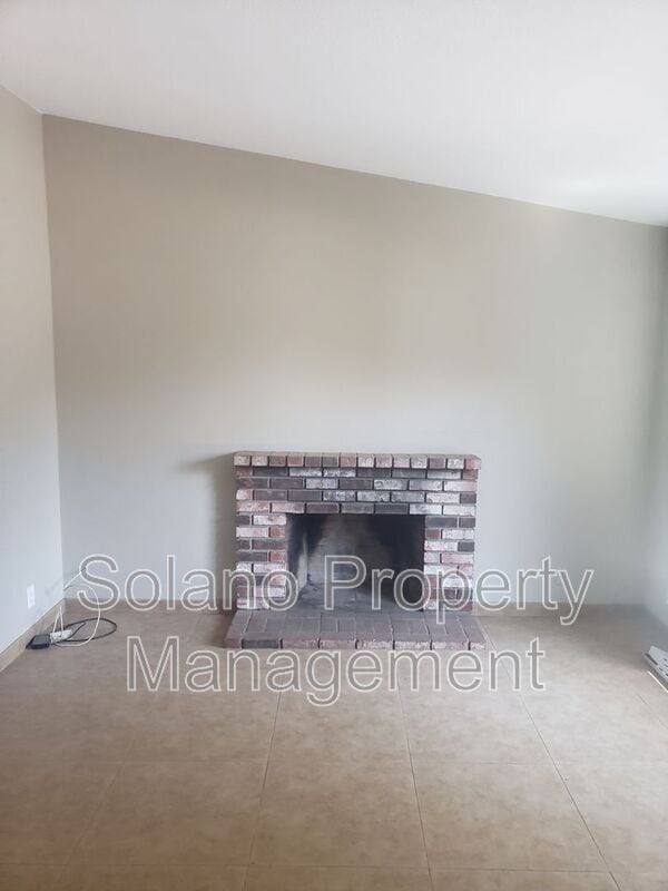 Foto del edificio - 340 Colonial Cir