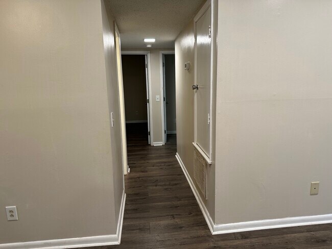 Foto del edificio - 3156 Heathstead Pl