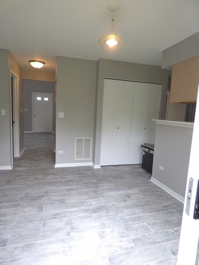 Foto del edificio - 222 Newbury Dr