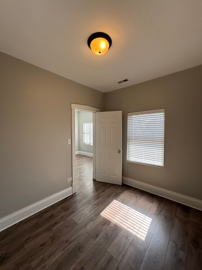 Foto del edificio - 5410 W Wrightwood Ave