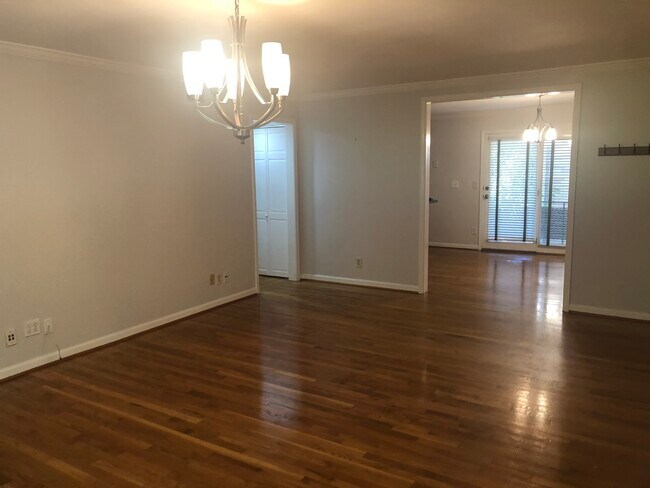 Building Photo - 115 Biscayne Dr NW