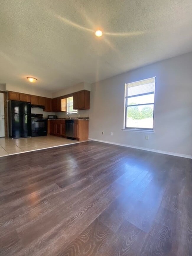 Building Photo - Great Duplex!