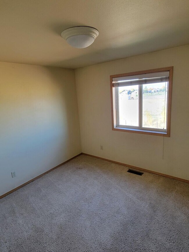 Foto del edificio - 3 Bedroom, 2.5 Bathroom Townhouse: Month- Month Lease