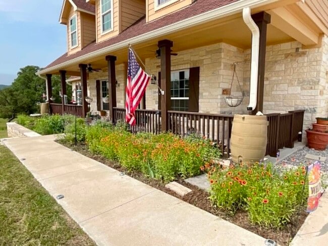 Building Photo - 104 Rolling Waters Ct
