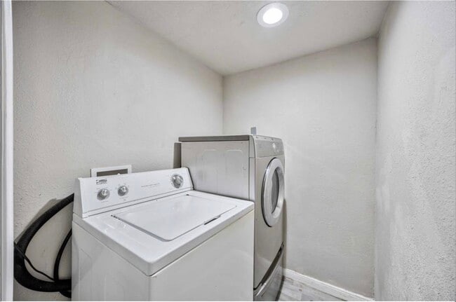 Building Photo - 17843 S Cypress Villas Dr