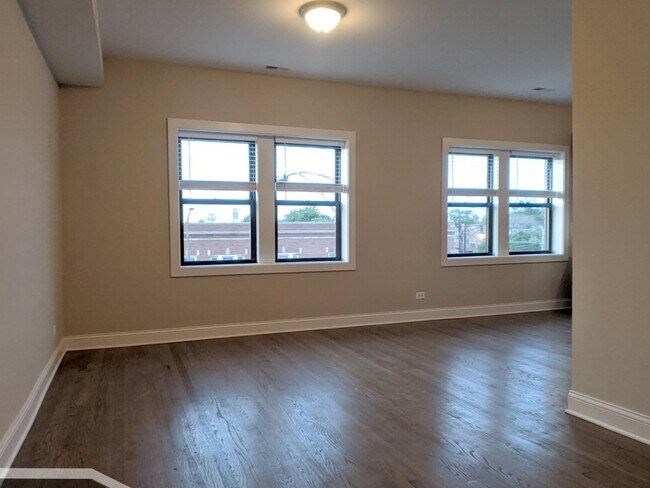 Foto del edificio - 3407 W Fullerton Ave