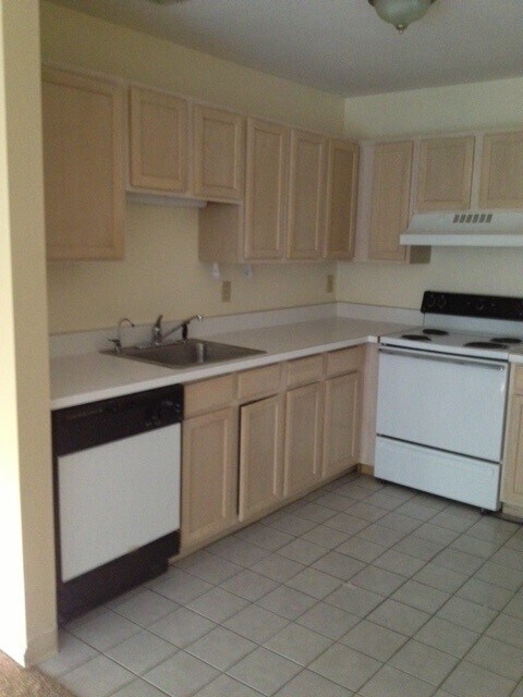 kitchen - 24 Stone Creek Ln