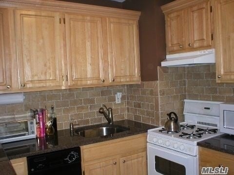 Building Photo - 370 W Broadway