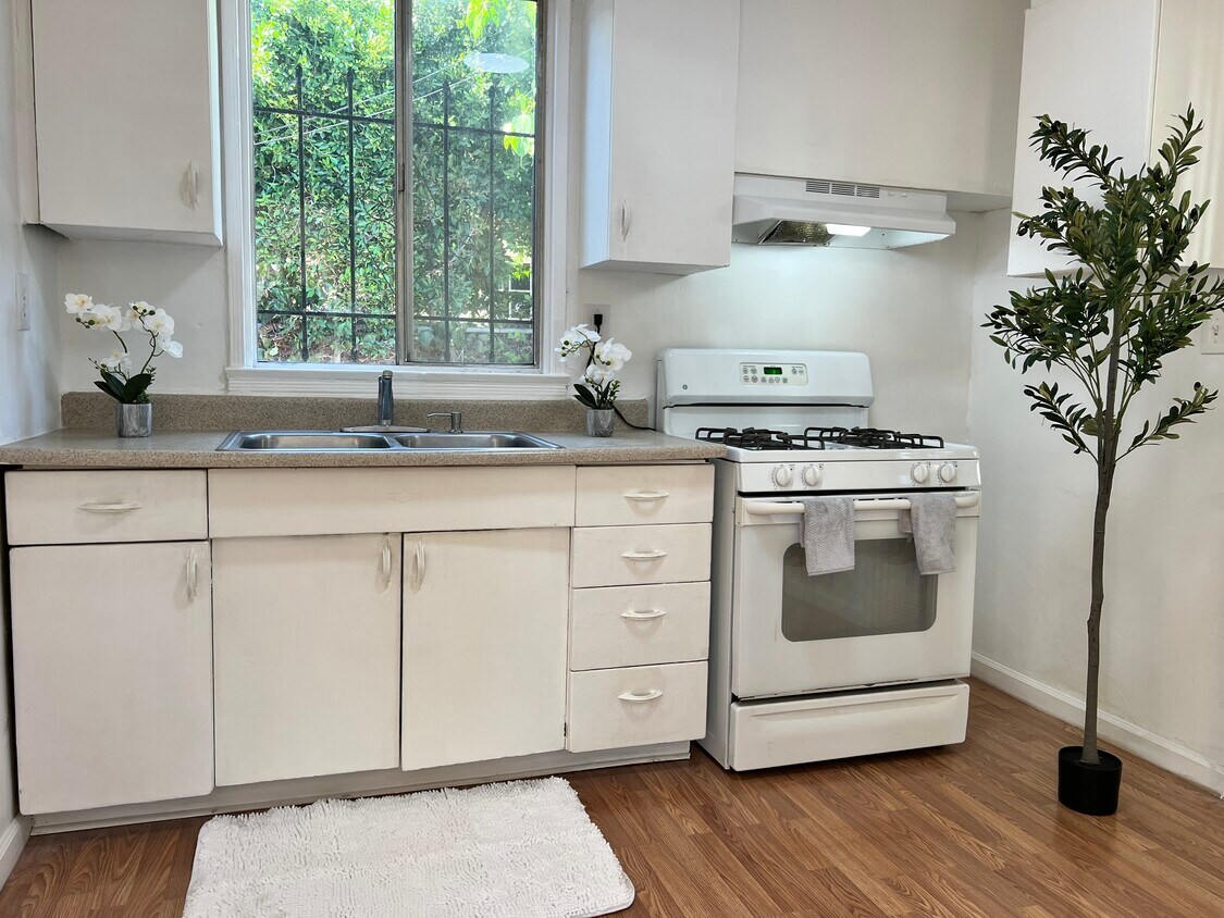 Foto principal - 2209 S Ridgeley Dr