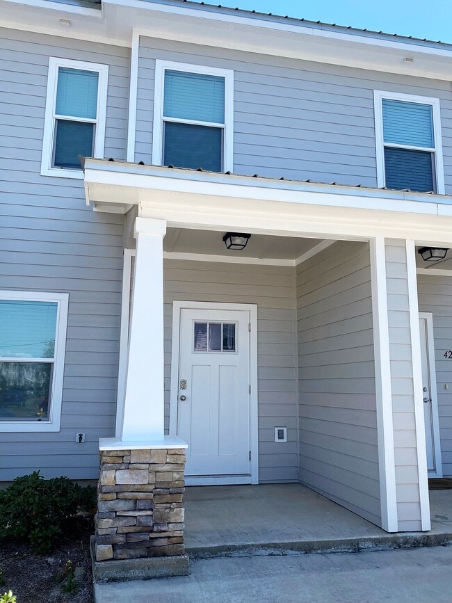 Covered Front Porch - 44 N Sand Palm Rd