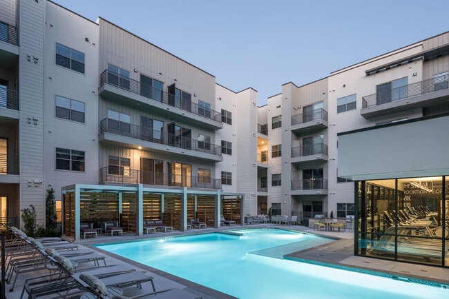 Building Photo - Hawthorne House