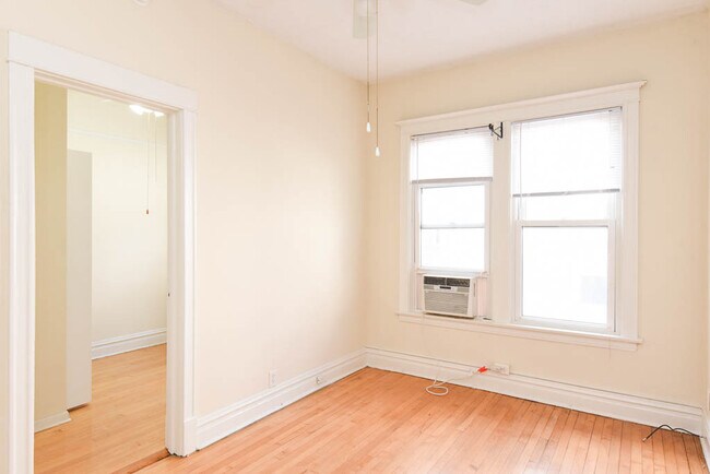 Foto del edificio - 1721 W Nelson St