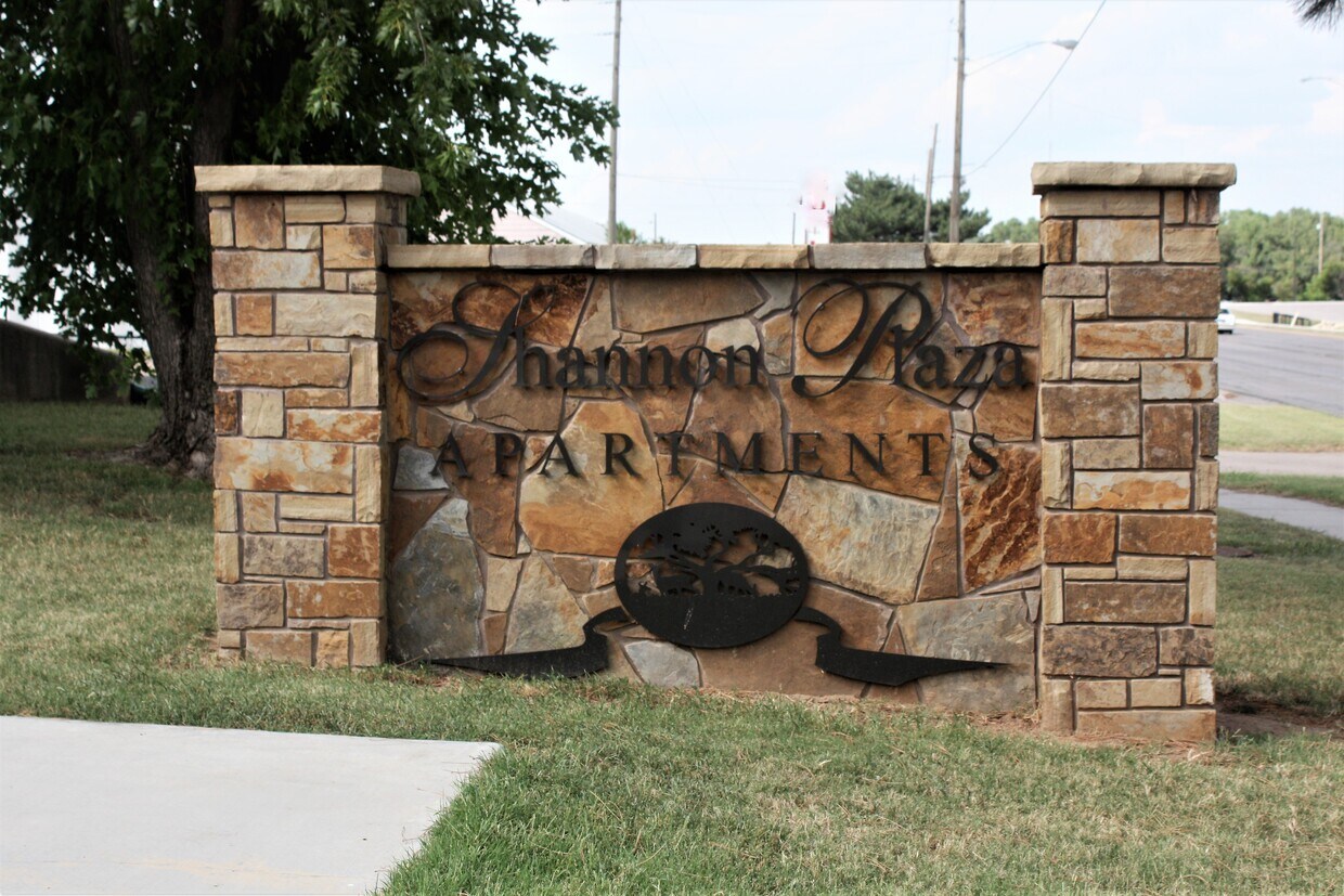 Foto principal - 415 S Haverhill Rd