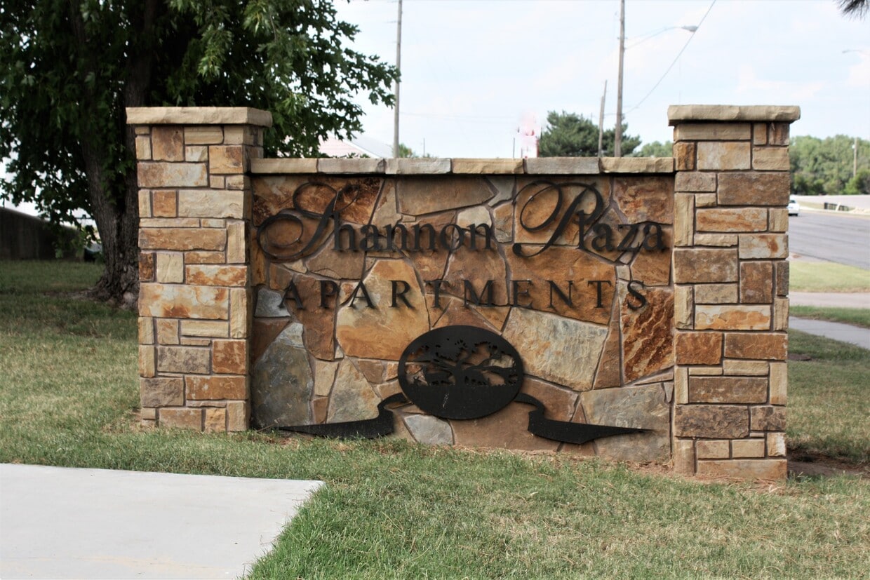 Primary Photo - 415 S Haverhill Rd