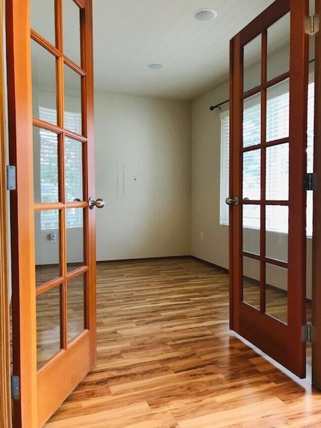 Building Photo - 3 Bed 2.5 Bath Redmond Ridge Beauty!