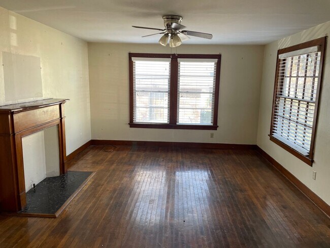 Building Photo - Beautiful 3 Bedroom Home with Central Air!