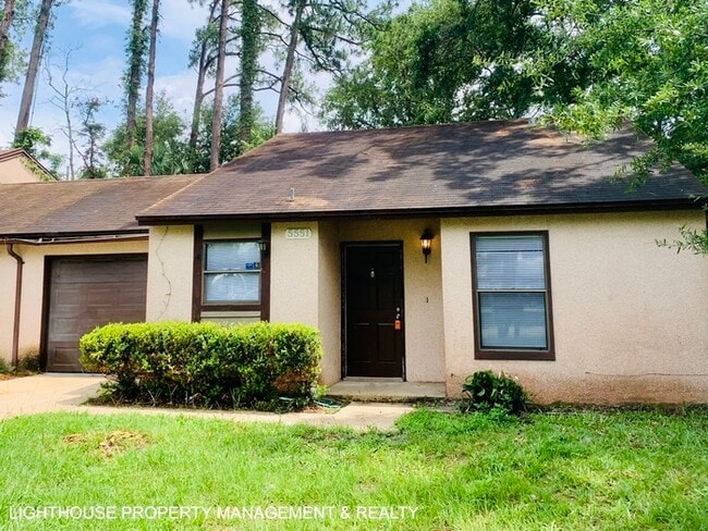 Building Photo - Renovated 2 Bed/2 Bath townhome with Attac...