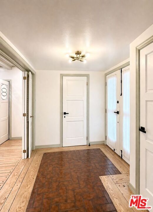 Building Photo - 341 S Rodeo Dr