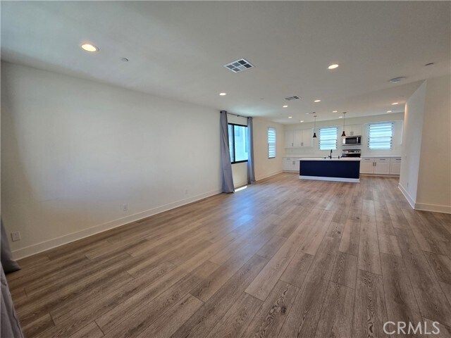 Foto del edificio - 250 N Standard Ave