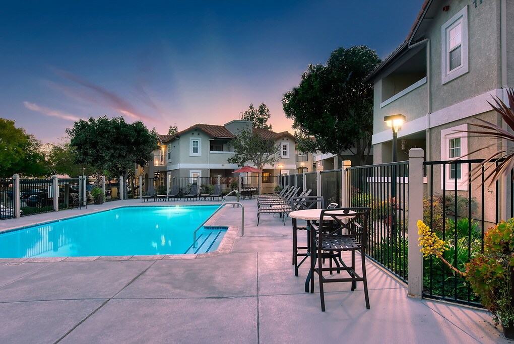 Camino Ruiz Square Apartments Camarillo, CA