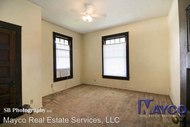 Building Photo - 1039 College St