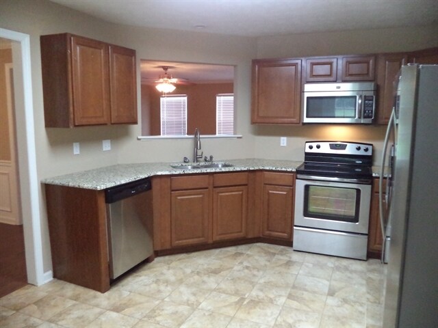 Foto del edificio - 310 Fox Hunters Ct