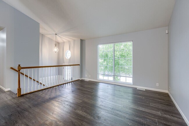Building Photo - Great 3 Bedroom Near Cunningham Lake!!