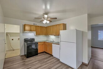 Building Photo - 2460-2462-2462 Hiawatha St