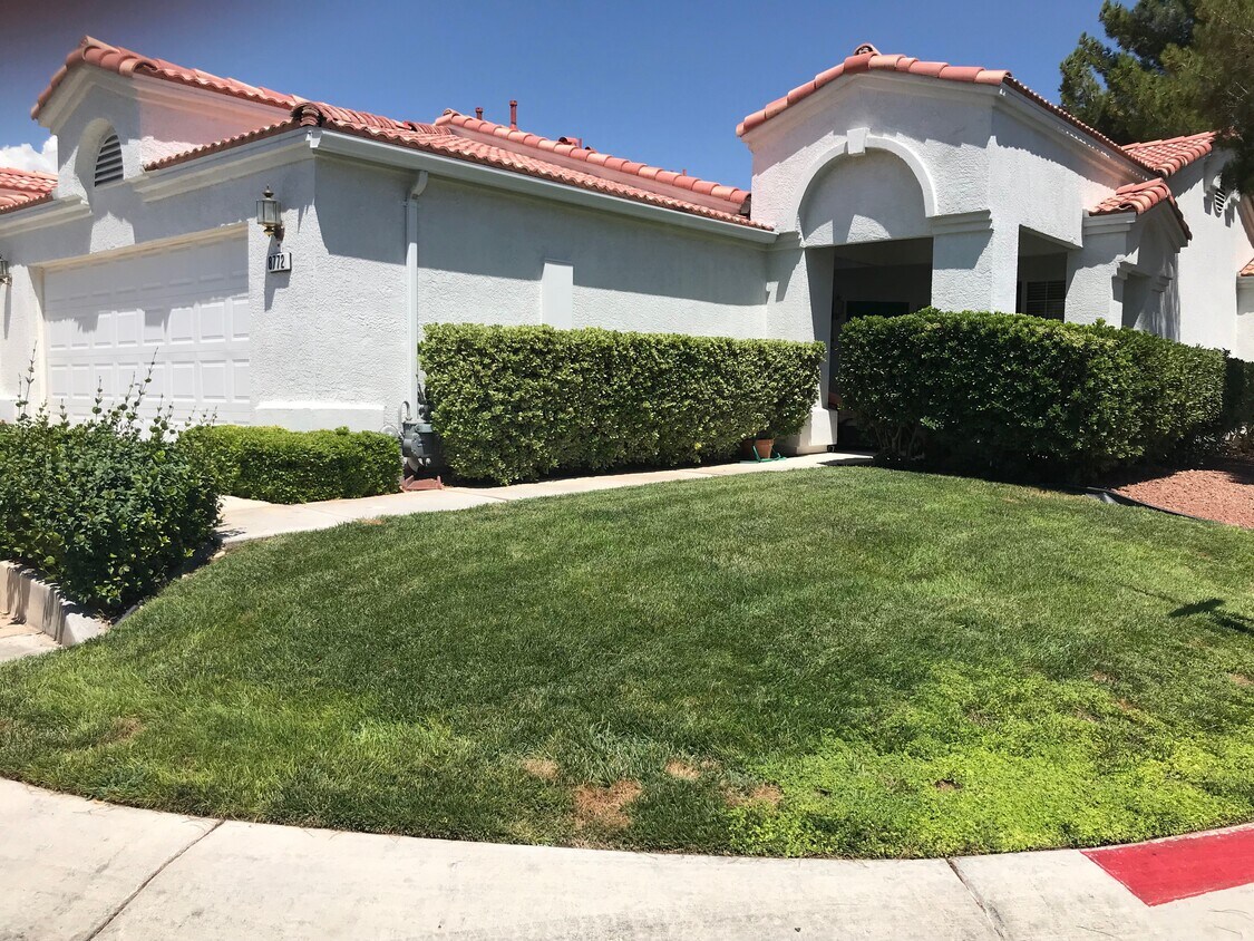 Front - 8772 Bridgeport Bay Ave