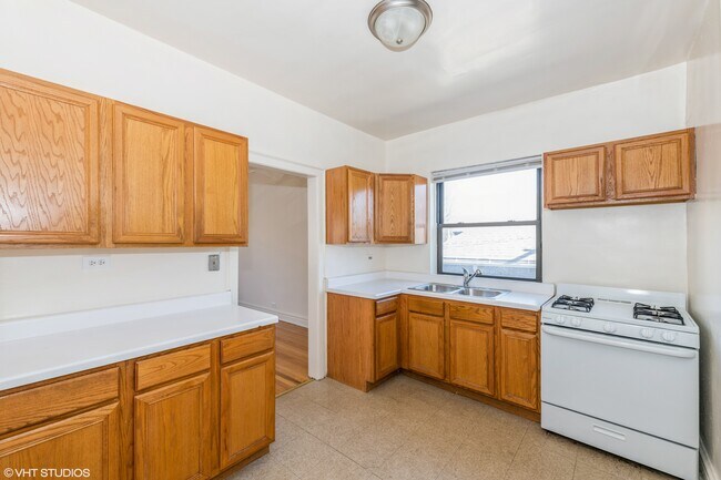Building Photo - Oak Park 2 bed 1 bath