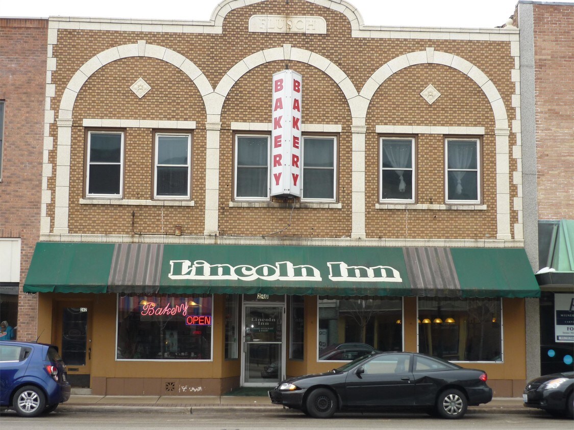 Primary Photo - 242 E Lincoln Hwy