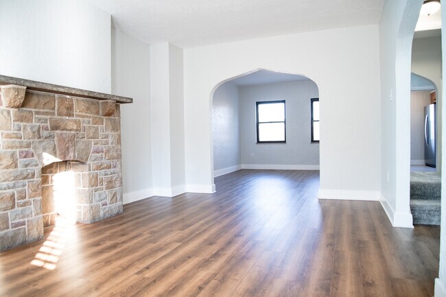 Building Photo - 153 Morrison Dr